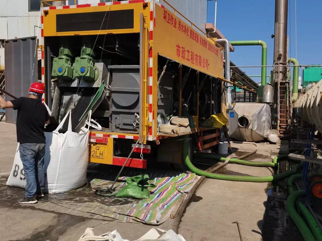 东山淤泥压干处理